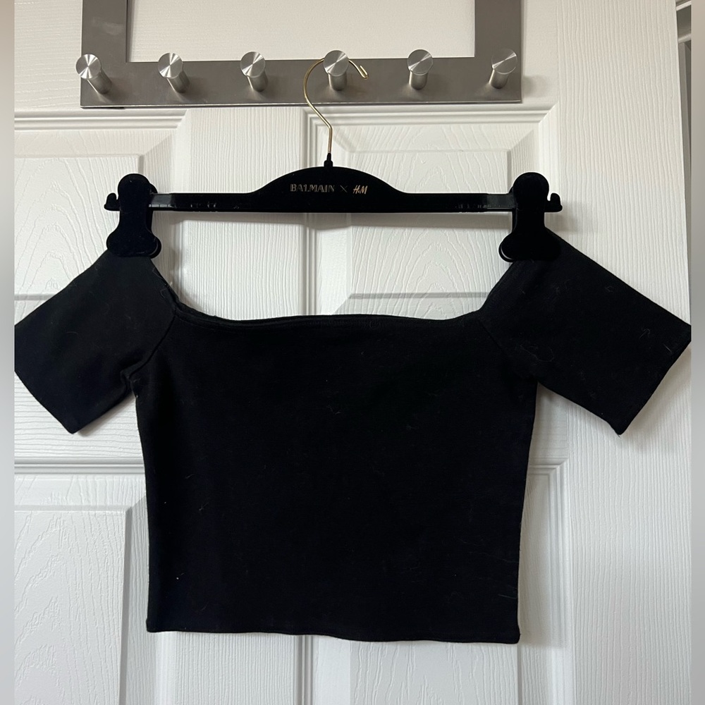 Aritzia Wilfred Black Off-Shoulder Semi Crop Top